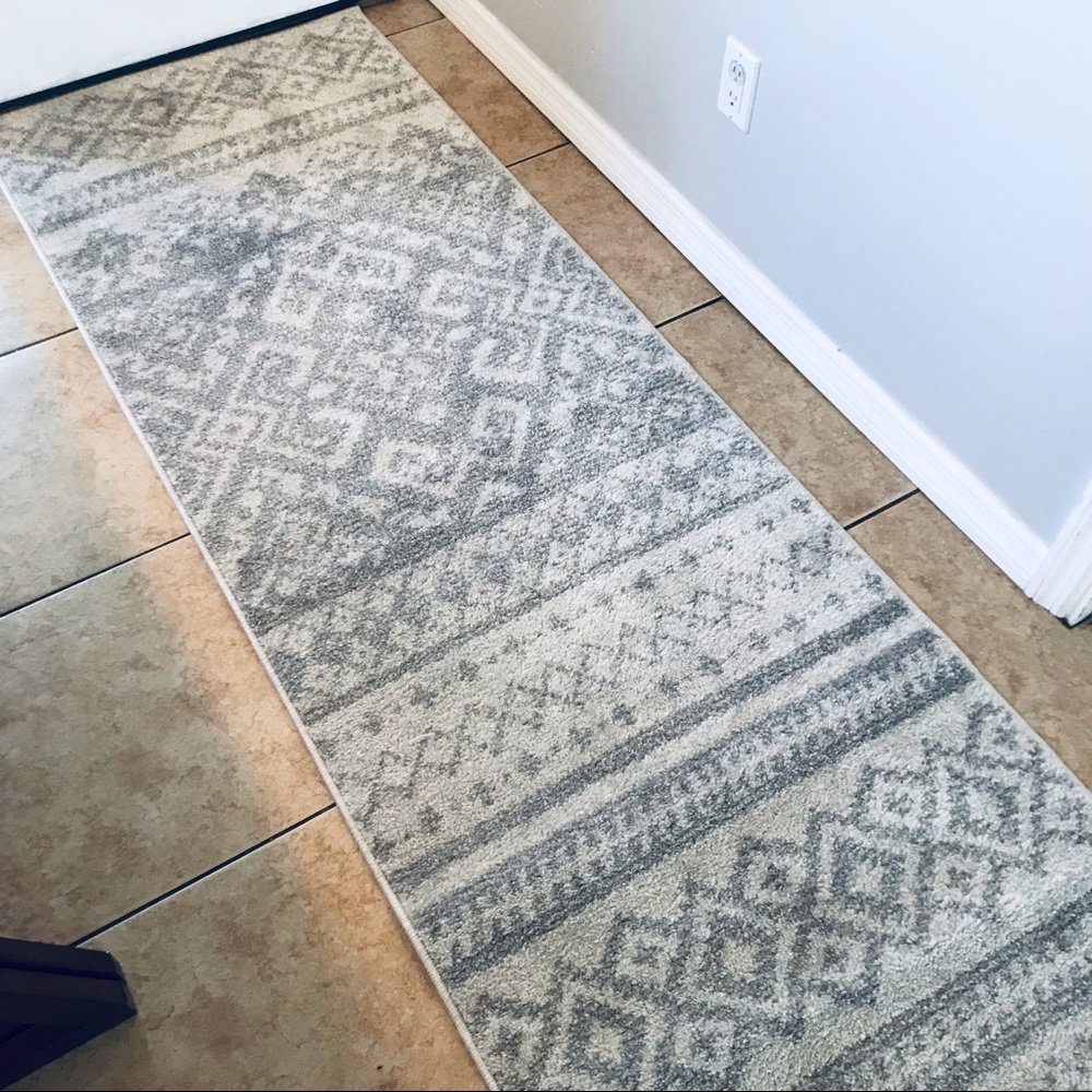 SAFAVIEH ADIRONDACK Ivory/Silver Tribal Pattern Runner Rug - Picture 5 of 11